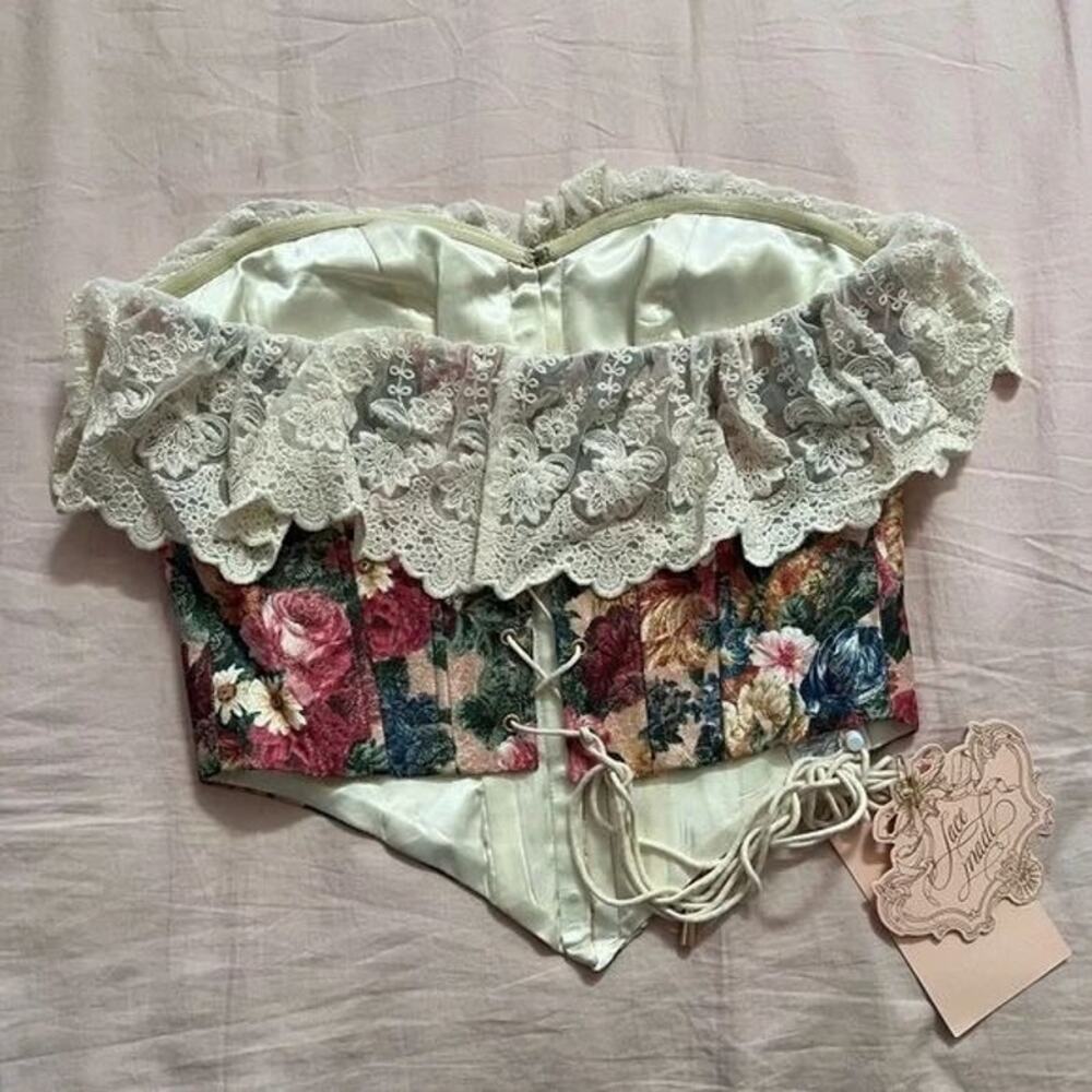 Lacemade Lace & Floral Corset Top โ Romantic Cottagecore Elegance - Picture 4 of 5